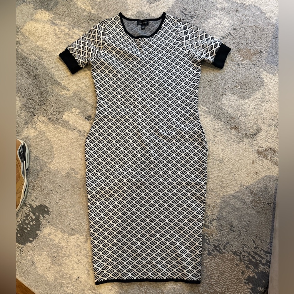 Elegant Black and White Patterned Dress